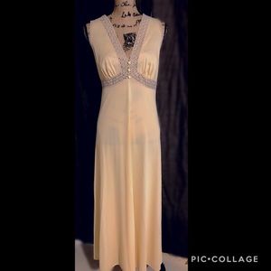 VINTAGE VANITY FAIR NIGHTGOWN